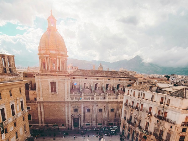 Guida traghetti Genova Palermo: compagnie, orari, prezzi e offerte