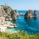 La Sicilia invoglia il turismo pagando di tasca sua metà vacanza