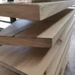 Parquet su misura in scale e gradini di case con pavimenti in legno