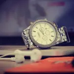 Perché le donne indossano orologi da uomo?