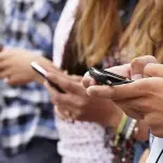 Adolescenti che usano social soffrono di disturbi alimentari