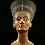 Busto di Nefertiti scansionato: svelato cosa nasconde la statua egizia