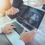 Cos'è il social trading e in che modo può cambiare gli investimenti