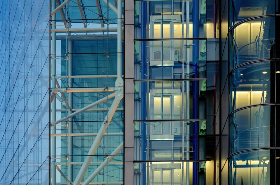 Ascensore in condominio, a chi affidarsi per la manutenzione?