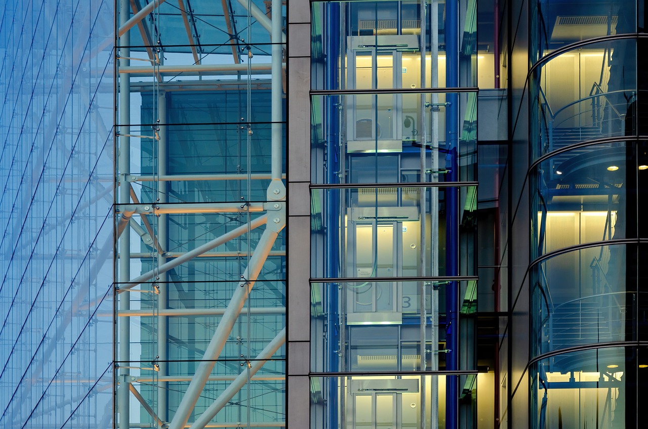 Ascensore in condominio, a chi affidarsi per la manutenzione?