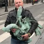 Esposto il gallo simbolo di Notre Dame bruciata