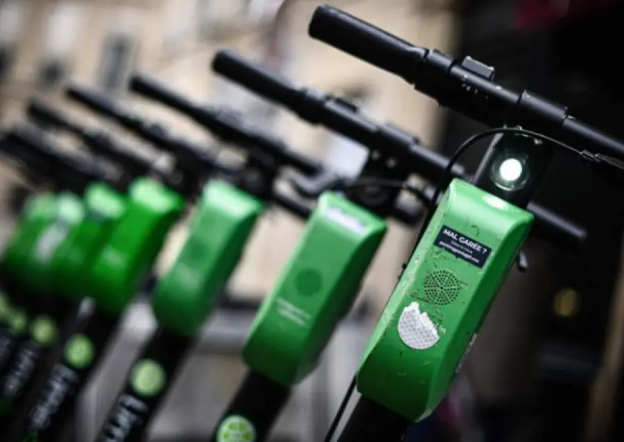 La nuova moda nel mondo degli e-scooter: ma fanno bene all'ambiente?