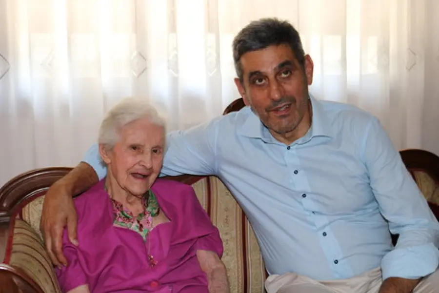 Frattura al femore: donna di 104 anni operata torna a camminare