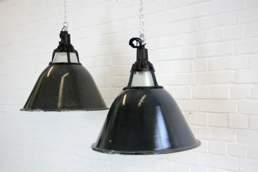 Lampade industriali, i complementi che fanno tendenza