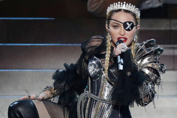 Eurovision Song Contest: Italia seconda, podio per l'Olanda, shock di Madonna