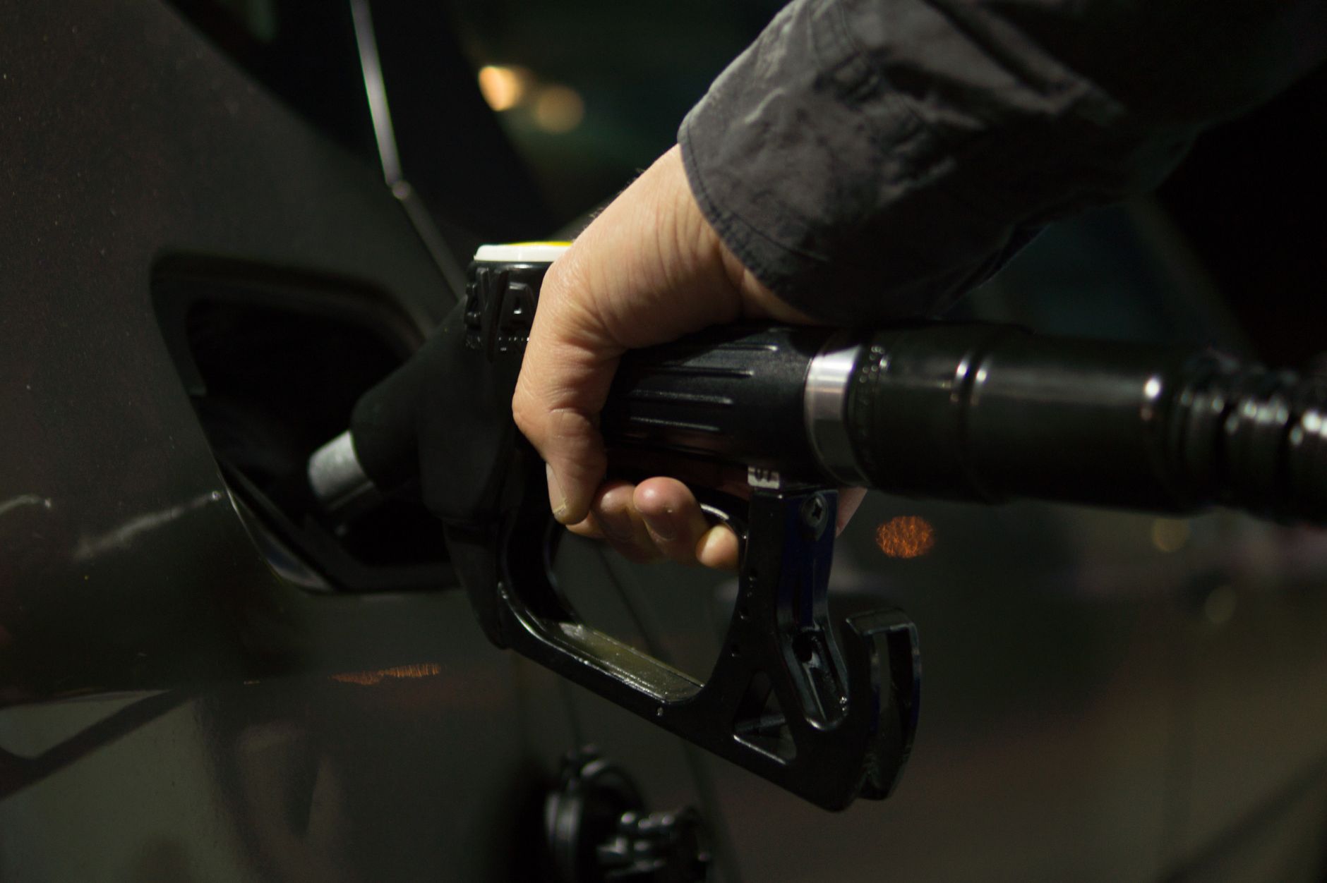 Come risparmiare benzina con la guida efficiente