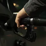 Come risparmiare benzina con la guida efficiente
