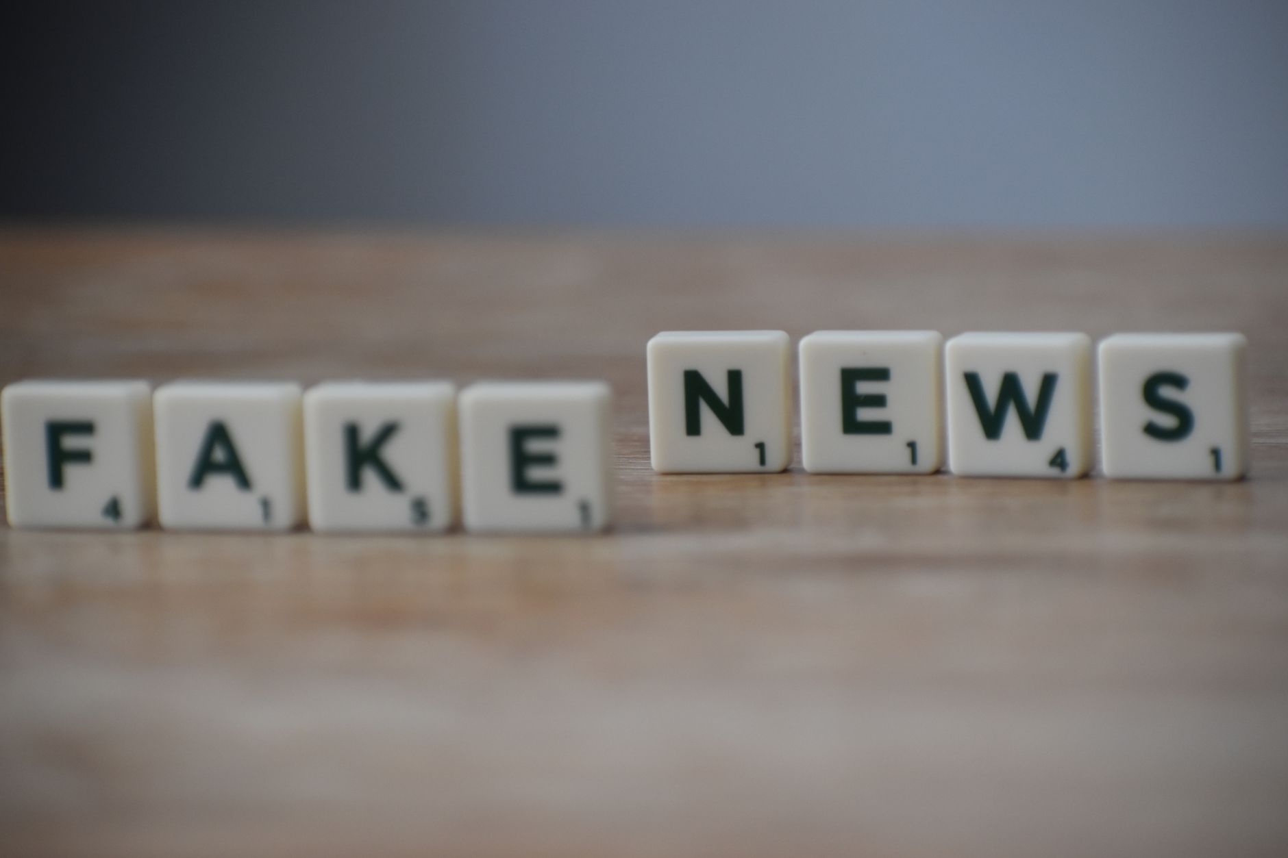 Come riconoscere una notizia falsa online