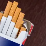 Cerotti alla nicotina e vareniclina combinati aiutano i bevitori a smettere di fumare