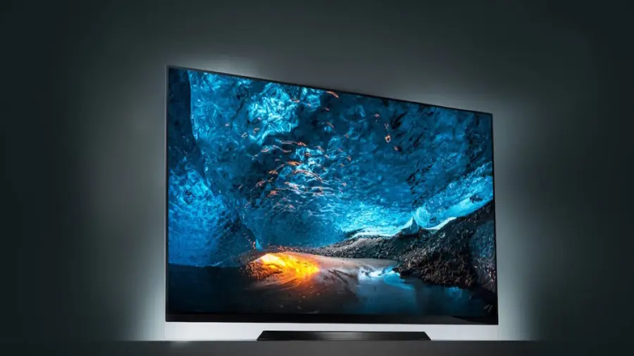 Guardare la televisione aumenta il rischio di coaguli di sangue: lo studio