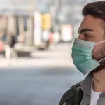 Le mascherine possono rendere gli uomini più attraenti, lo studio