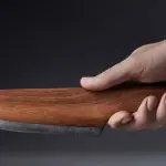 Realizzato un coltello di legno che taglia la bistecca