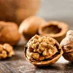 Mangiare noci migliora la salute cardiovascolare, lo studio