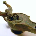 Ritrovate alcune lampade ad olio in bronzo risalenti all'impero Romano