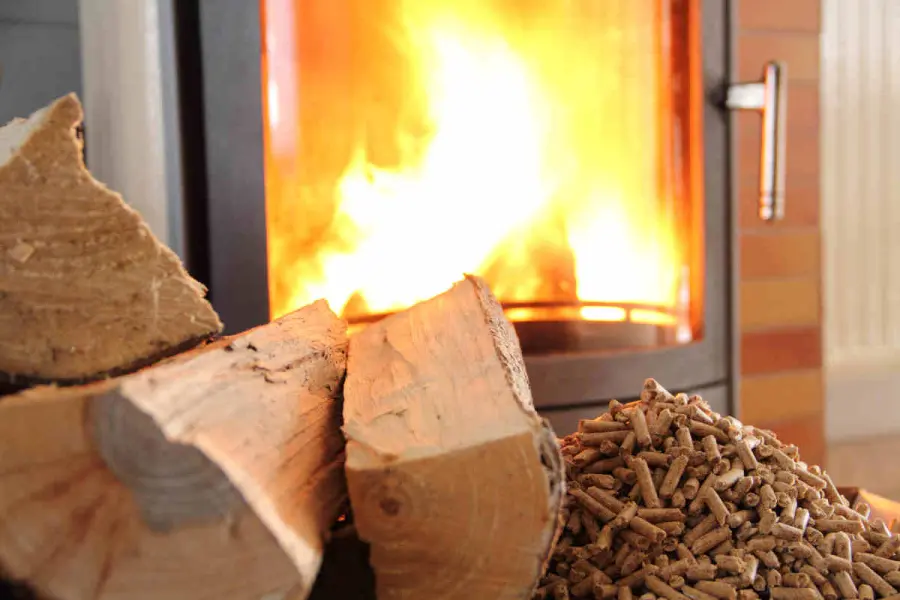 Stufa a pellet, la soluzione per riscaldare casa in modo efficiente, ecologico ed economico