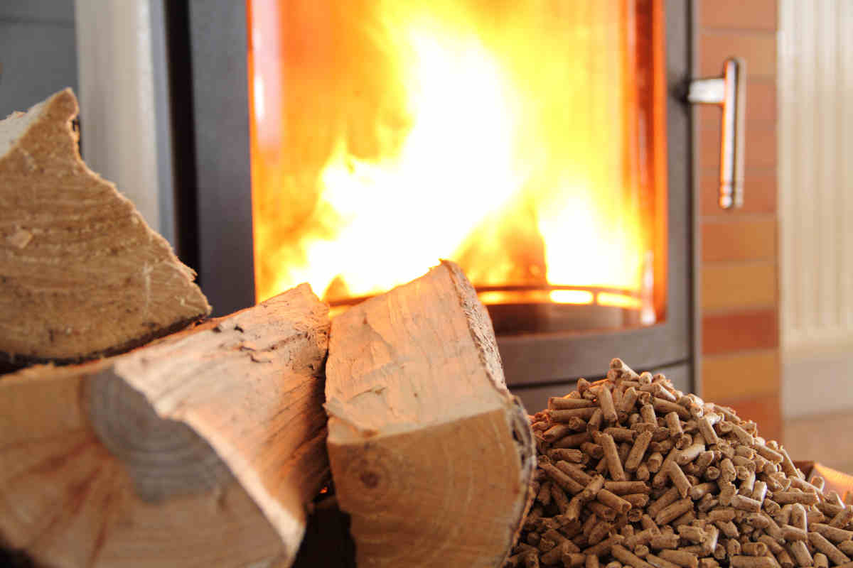 Stufa a pellet, la soluzione per riscaldare casa in modo efficiente, ecologico ed economico