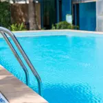 Manutenzione di una piscina: gli strumenti e le attività da realizzare