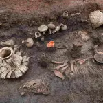 Scoperta tomba con bambino e cane risalente a 2 mila anni fa