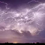 Una nuova ricerca svela caratteristiche dei fulmini superbolt