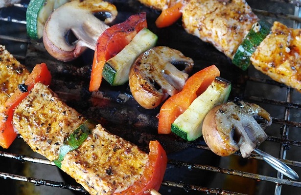 Camino e barbecue, come scegliere la griglia?