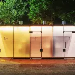 Bagni trasparenti nei parchi di Tokyo, novità e tecnologia all'orizzonte