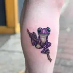 103 anni: donna festeggia il compleanno tatuandosi